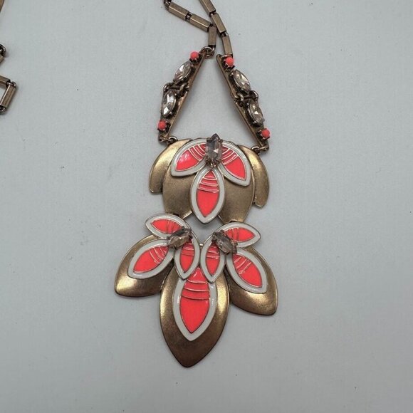 Stella & Dot Necklace 30" Gold Tone Coral Orange White Enamel Trifoil Pendant - Picture 3 of 8